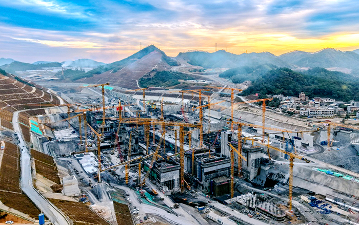 徐工群塔奮戰平陸運河 “世紀工程”雄姿初現