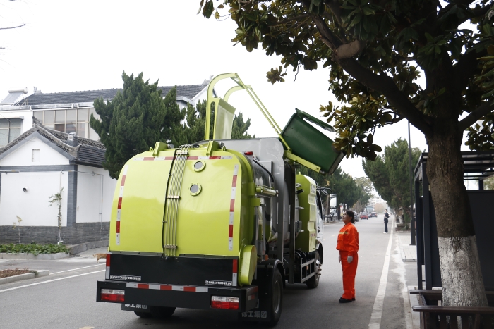 零碳收運、高效閉環 | 徐工純電動餐廚垃圾車助力賈汪潘安湖綠色環衛升級