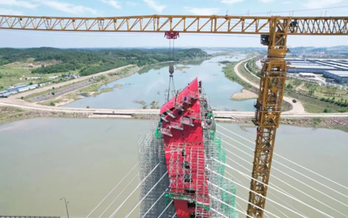 大別山區(qū)的“紅色搖籃”— 徐工塔機助建金寨史河大橋