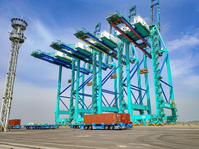 百臺(tái)集群，百萬箱量！徐工AGV打造智慧港口“中國(guó)標(biāo)桿”