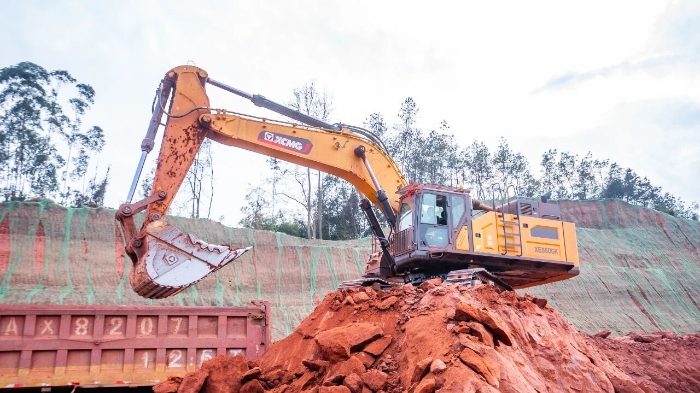 創新工藝破解施工難題 徐工大挖助力樂山園區高效建設