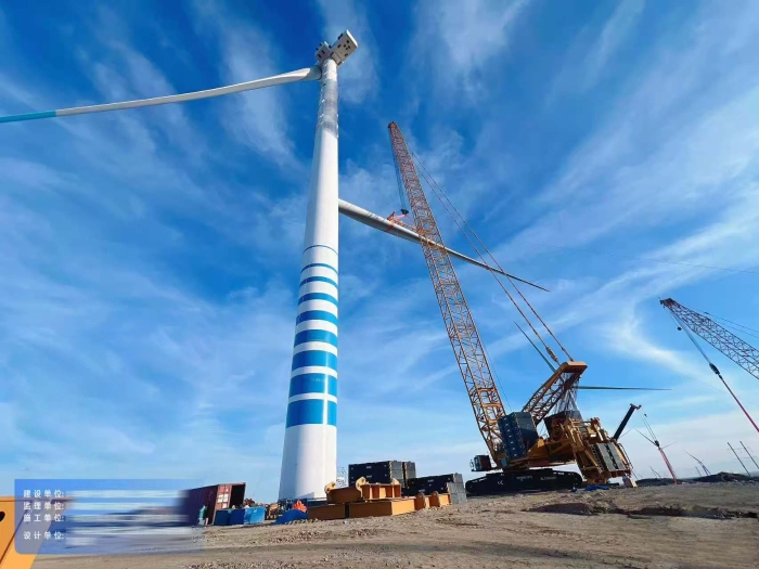 大國重器顯擔當——XLC18000M征戰戈壁灘，125米高空精準托起10兆瓦風電巨擘！