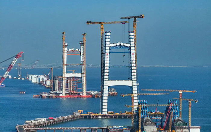 超級工程，徐工“雙塔”助力封頂！