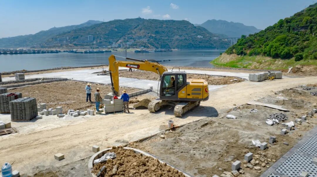 徐工XE135G挖掘機助力夔門旅游碼頭建設，以高效節能贏得客戶信賴