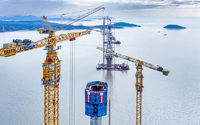 世界級跨海工程，雙主塔封頂