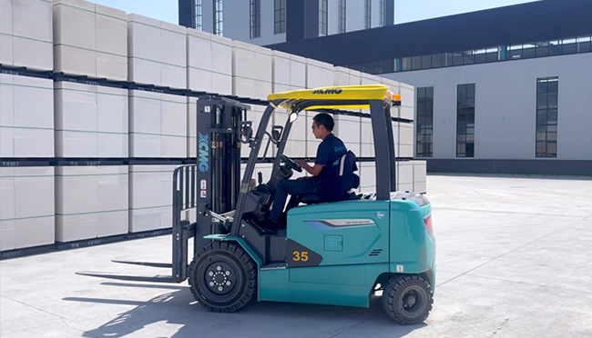 【客戶證言】與“鋰”同行，綠動未來！徐工電動叉車圈粉客戶