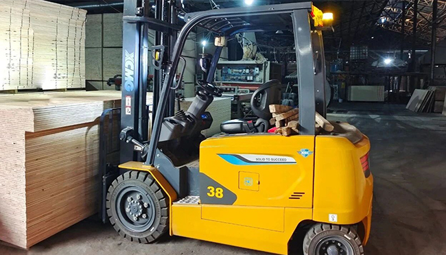 “鯤鵬展翅，板材搬運無壓力！”