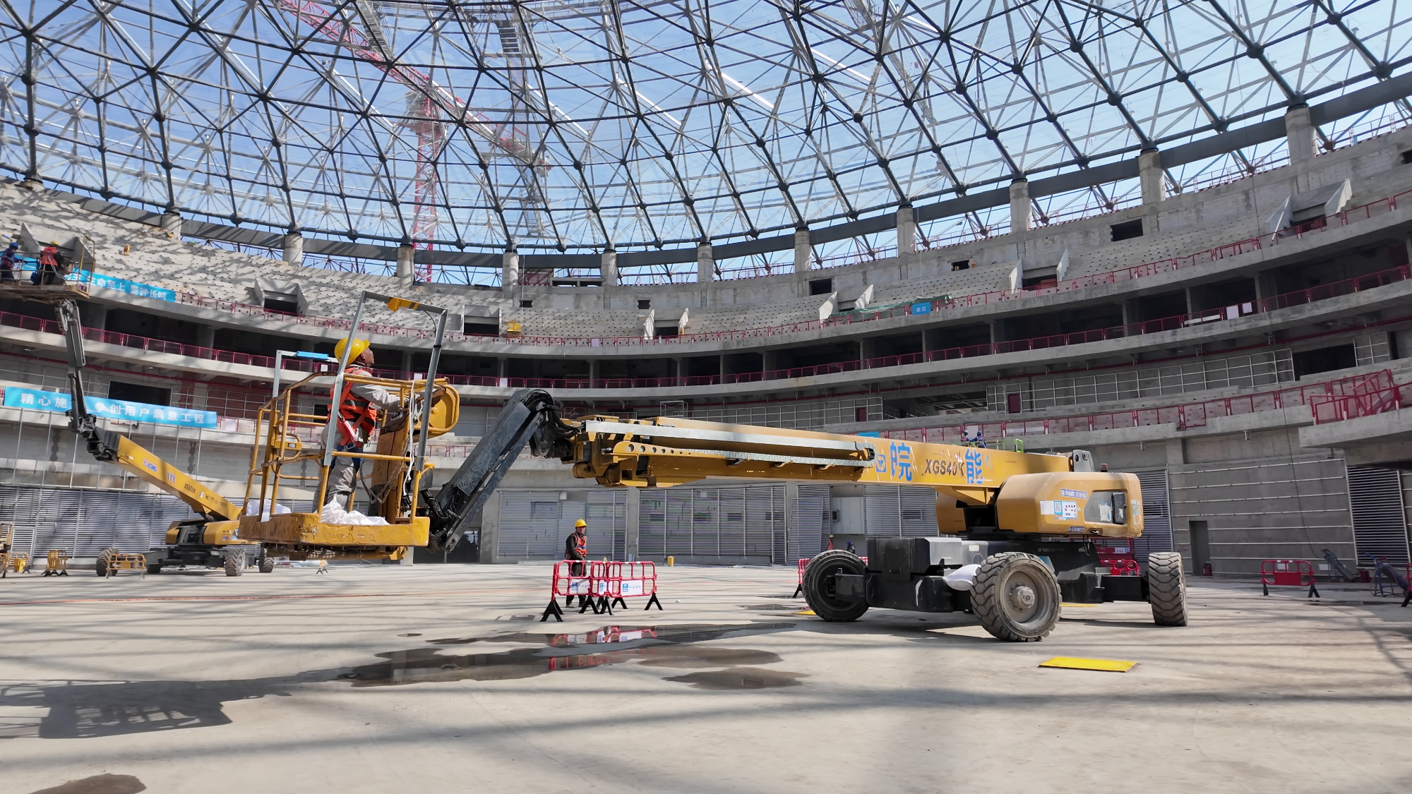 52萬方巨無霸高空“織網(wǎng)”，徐工高空作業(yè)平臺助力時代新標桿