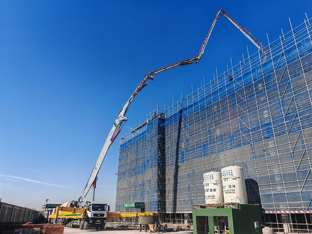 施工連軸轉(zhuǎn)！徐工75米泵車“火”到全國工地